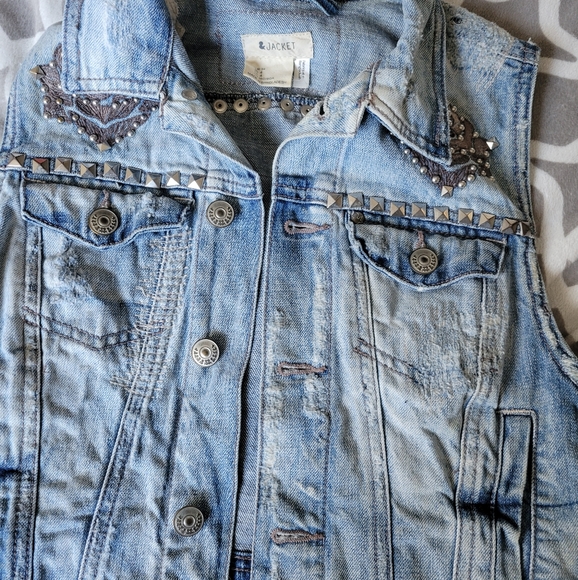 Jean jacket vest. Size 4. - Picture 2 of 10